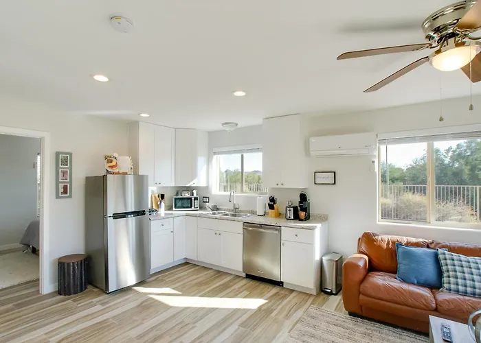 Poolside Relaxation: Couple's Retreat In Peoria! Peoria